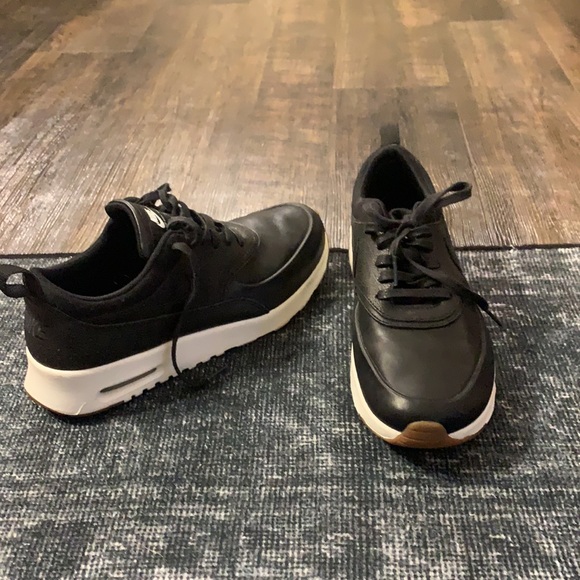 Black leather Nike Air Max Thea - Picture 2 of 6